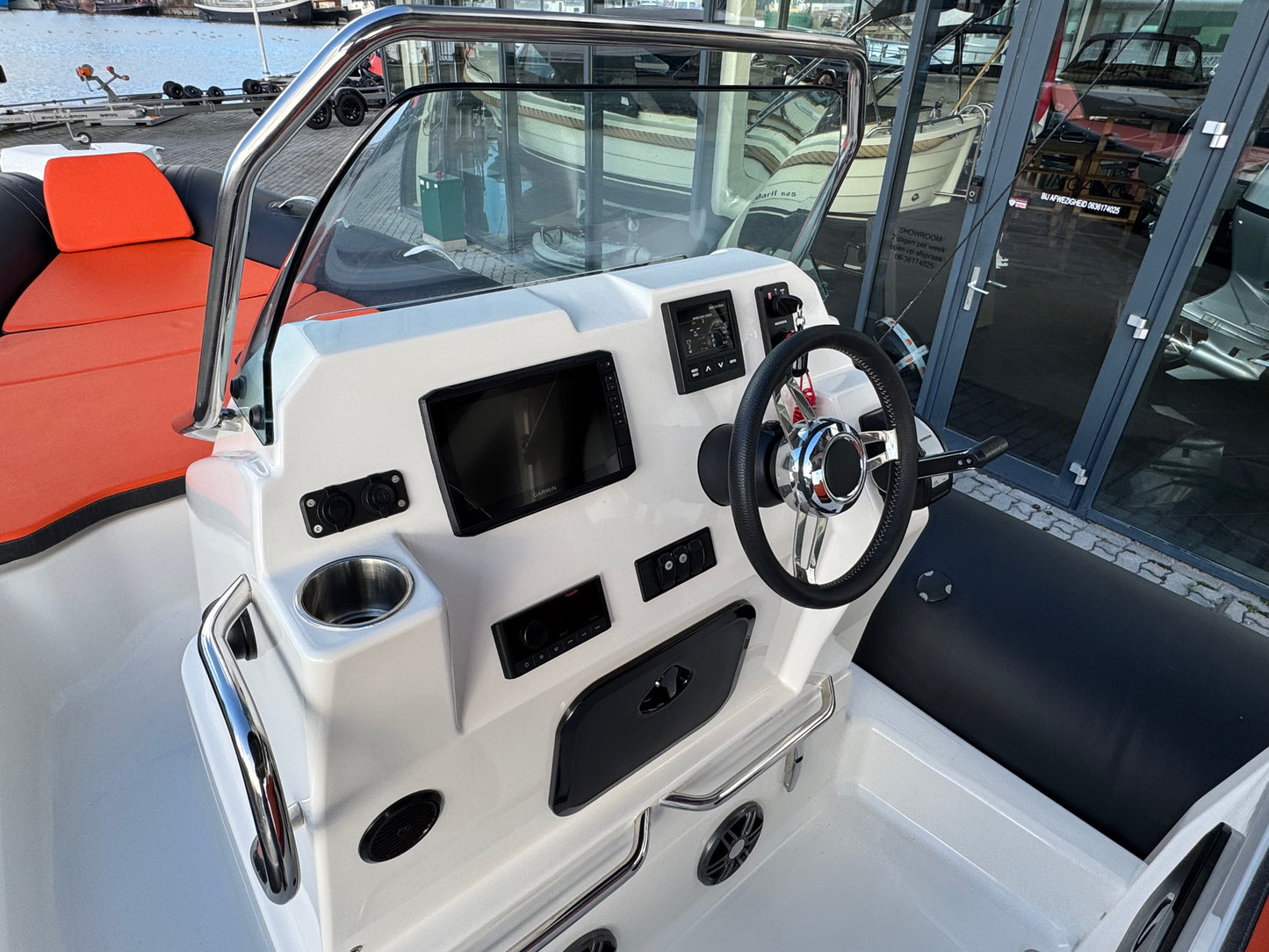 Zodiac Medline 7.5 met Honda 250pk Full options Als nieuw