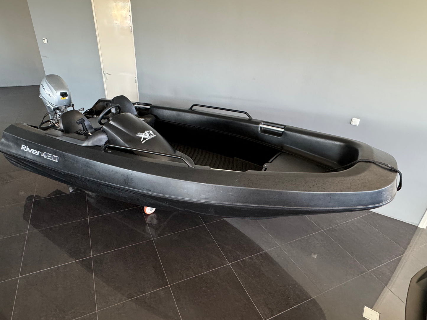 Jong gebruikte River 420 XR Black met Honda 10pk