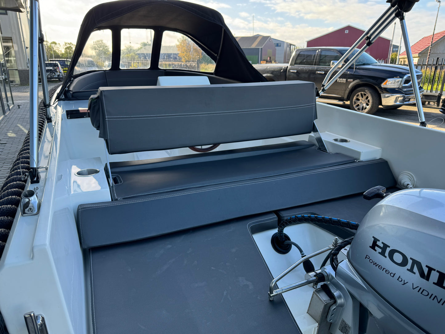 Jong gebruikte Vidini 525 lounge sloep met Honda 15pk Zeer compleet