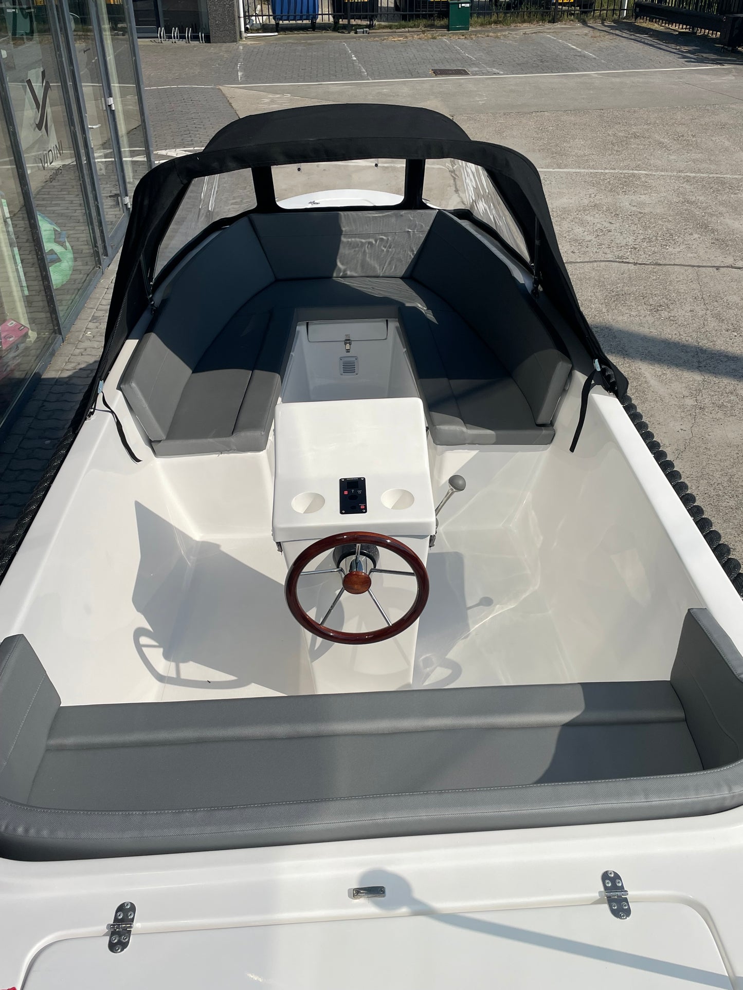 Nieuwe Vidini 530 tender met Honda 15pk