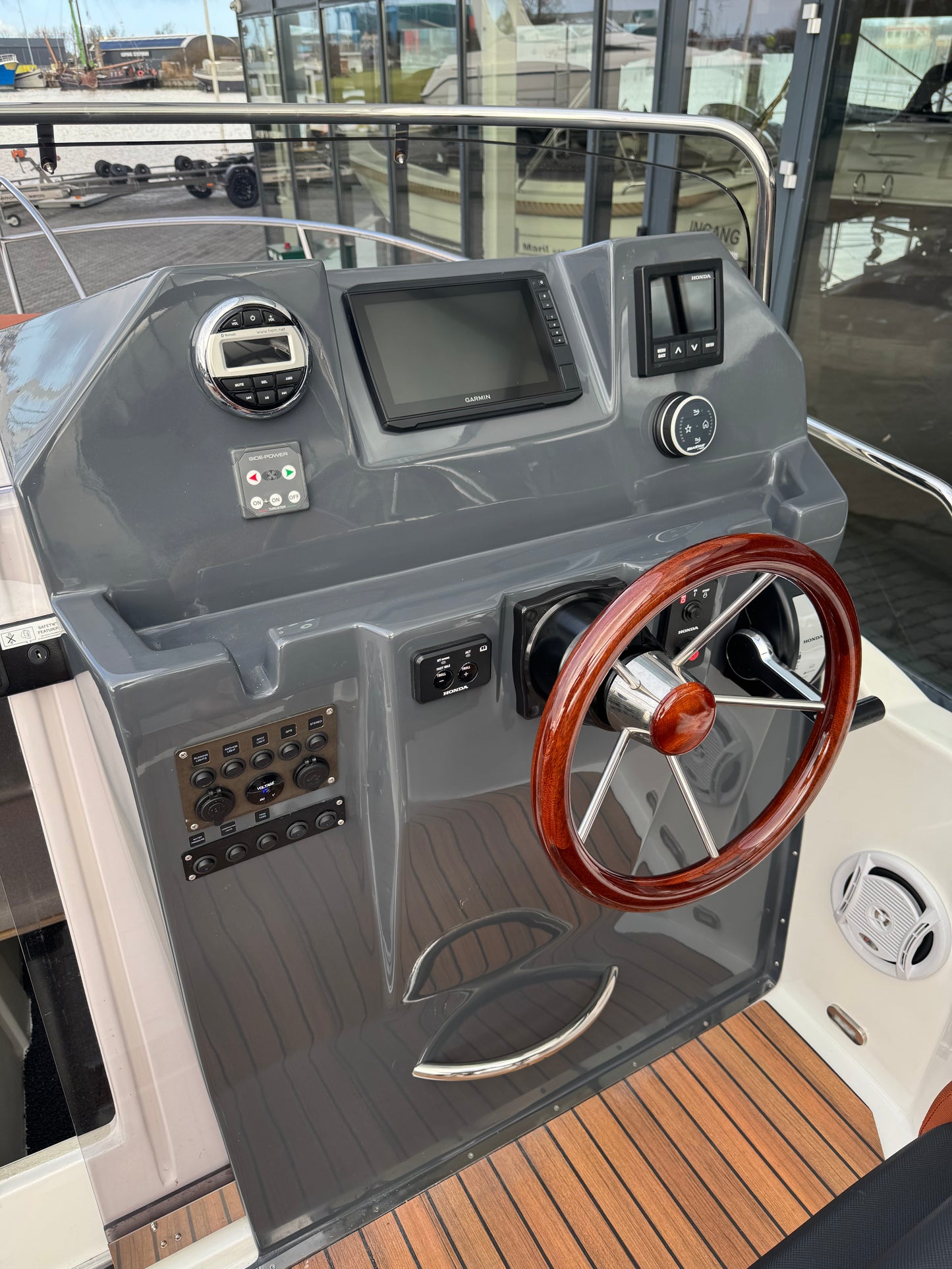 Vidini 800 met Honda 250pk Luxe en Comfort , Full options