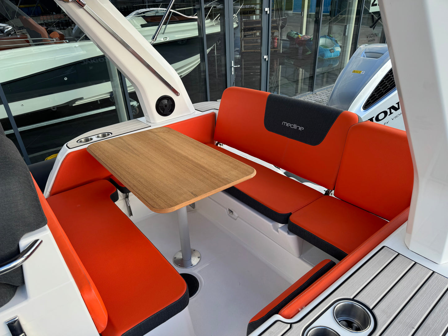 Zodiac Medline 7.5 met Honda 250pk Full options Als nieuw