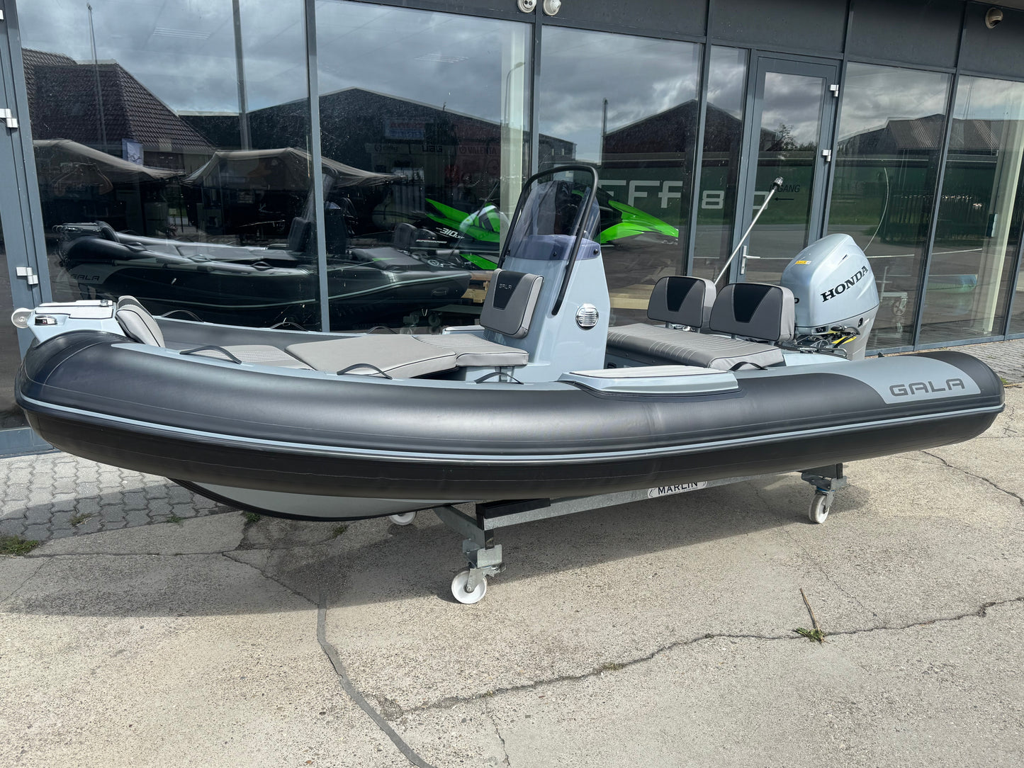 Gala V420 Alu rib met Honda 50pk