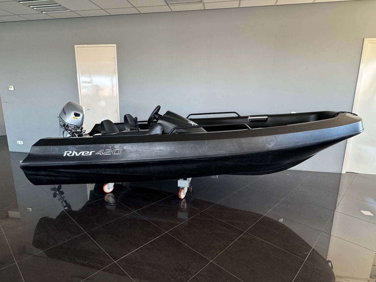 Jong gebruikte River 420 XR Black met Honda 10pk
