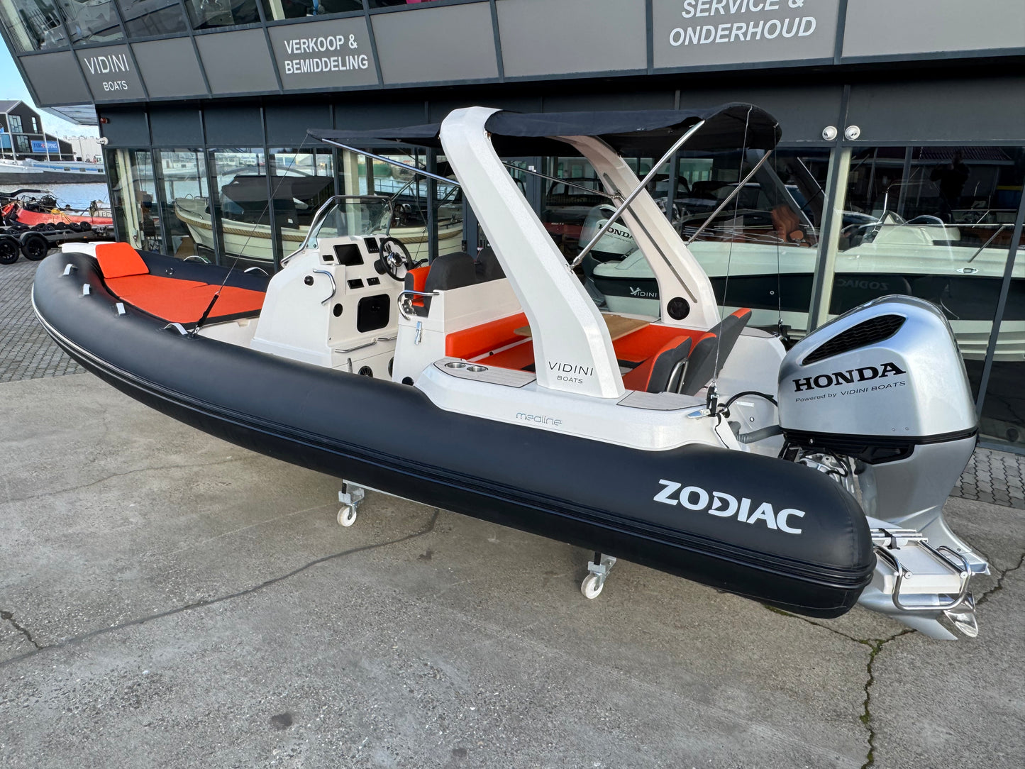 Zodiac Medline 7.5 met Honda 250pk Full options Als nieuw