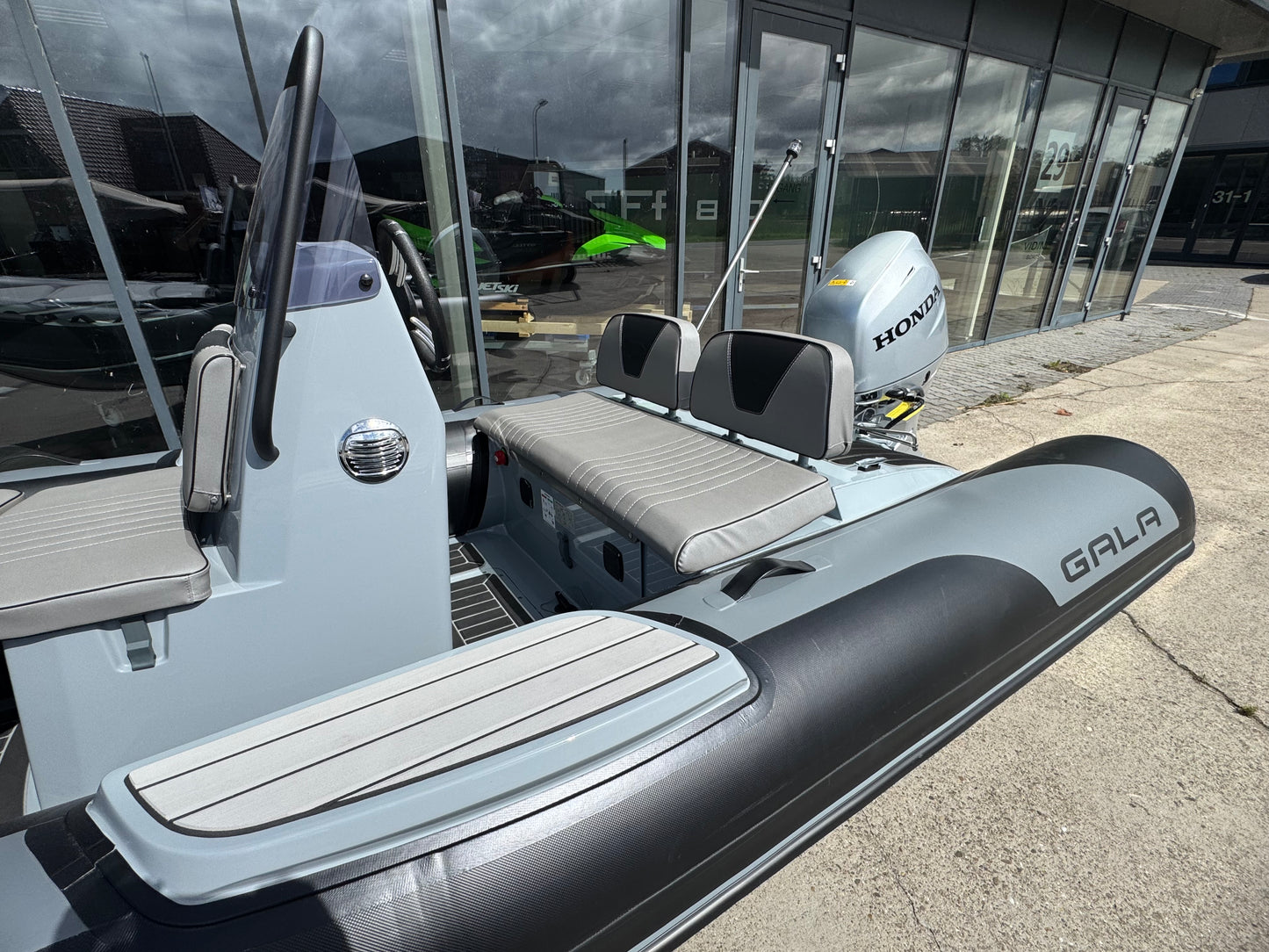 Gala V420 Alu rib met Honda 50pk