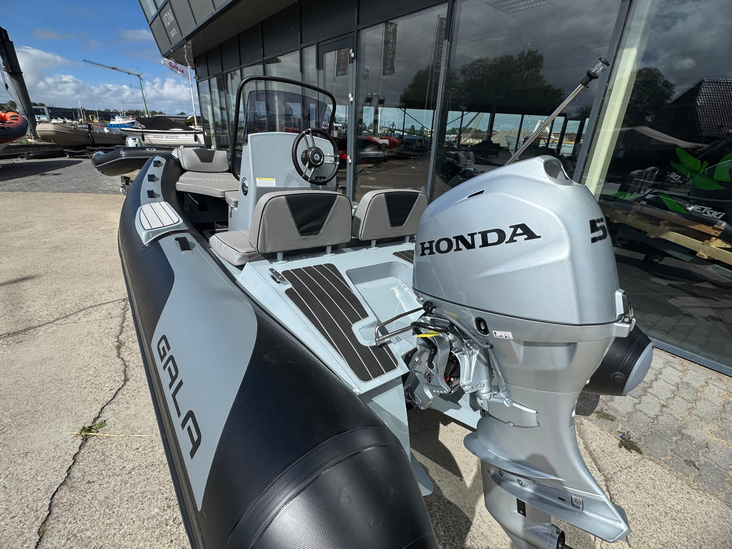 Gala V420 Alu rib met Honda 50pk