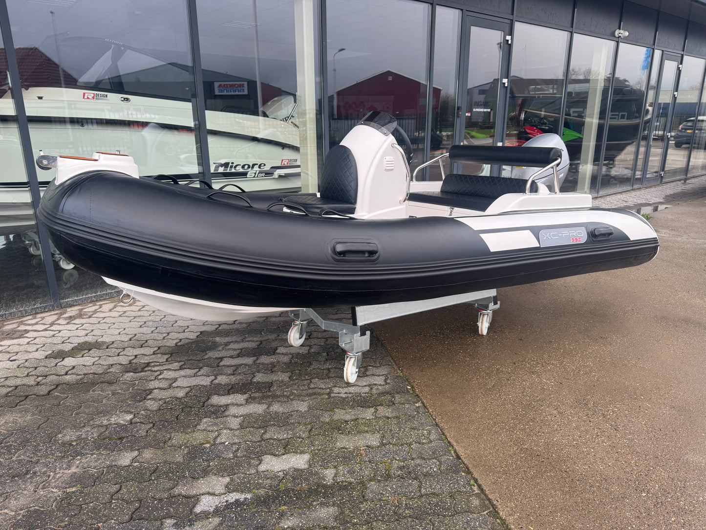 Xc pro 390 Deluxe met Honda 20pk tender