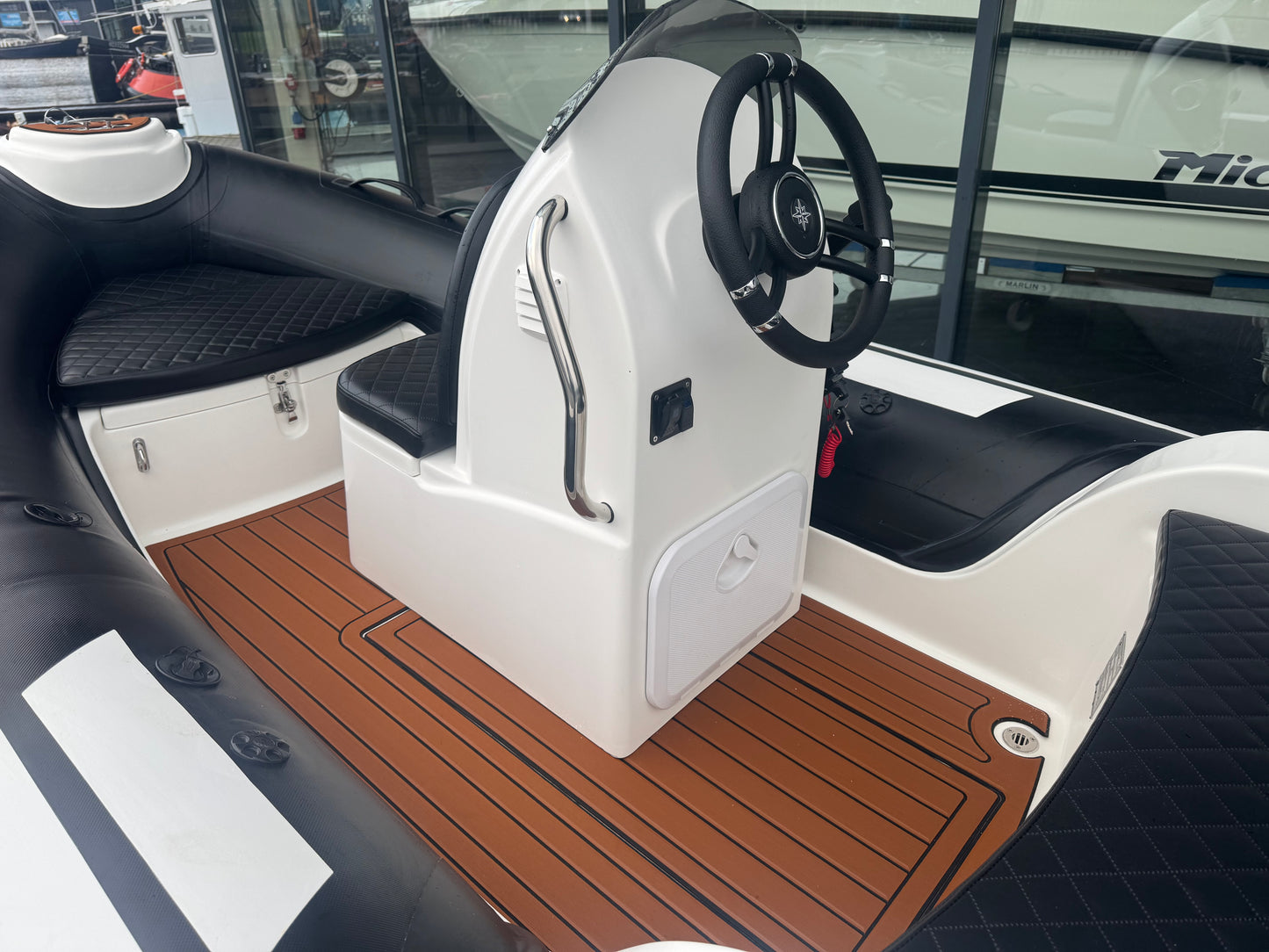 Xc pro 390 Deluxe met Honda 20pk tender