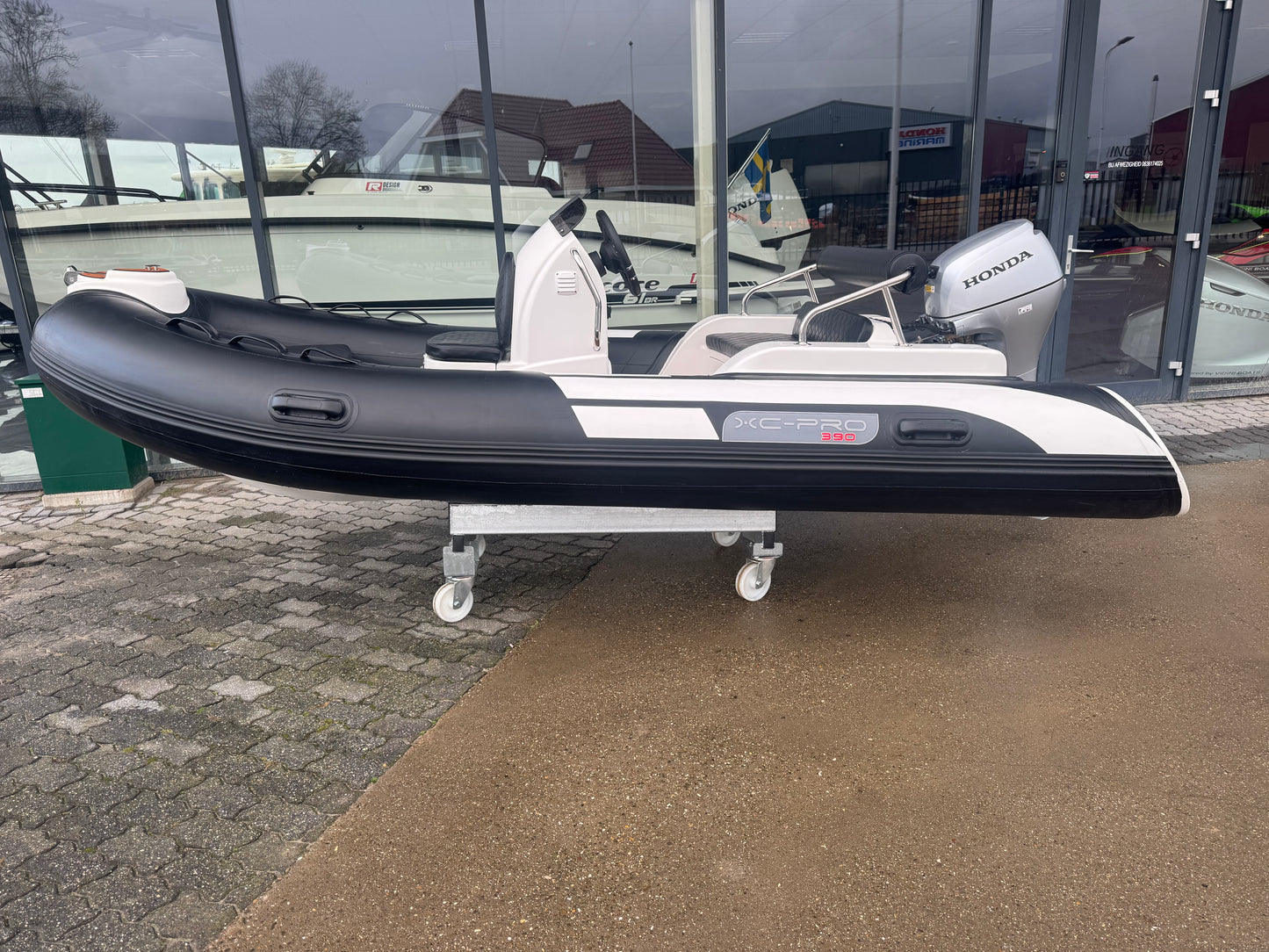 Xc pro 390 Deluxe met Honda 20pk tender