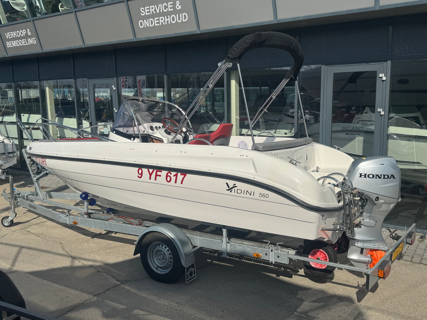 Vidini 560 sundeck Honda 50pk Marlin trailer *als nieuw*
