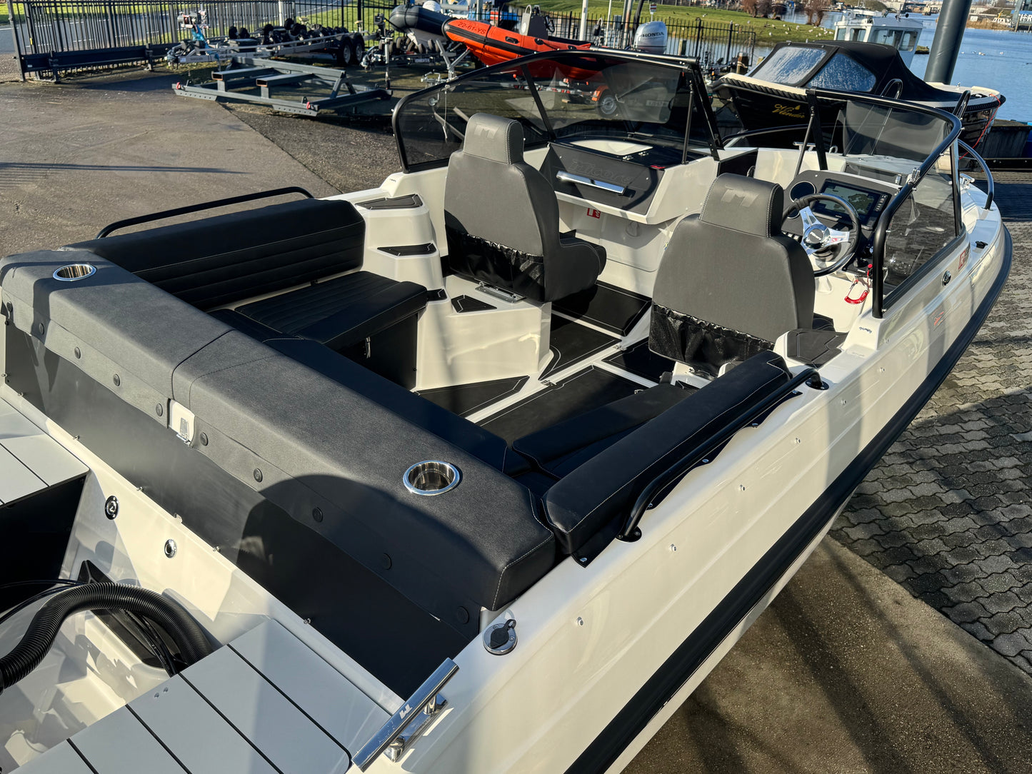 *Nieuw* Micore 68BR R-design met Honda 200pk V6 *Zweedse kwaliteit*